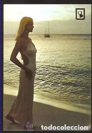 Postales: POSTAL CHICA EN PLAYA A&Ntilde;O 1976 -- SIN CIRCULAR