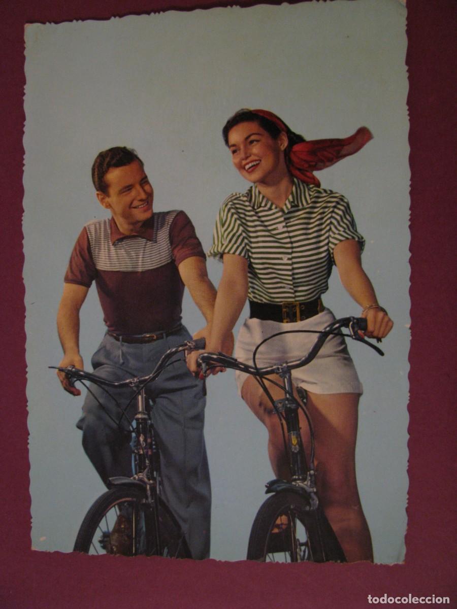 Postales: POSTAL DE ED. C. Y Z. 6458. UNA PAREJA MONTANDO EN BICICLETA. ESCRITA