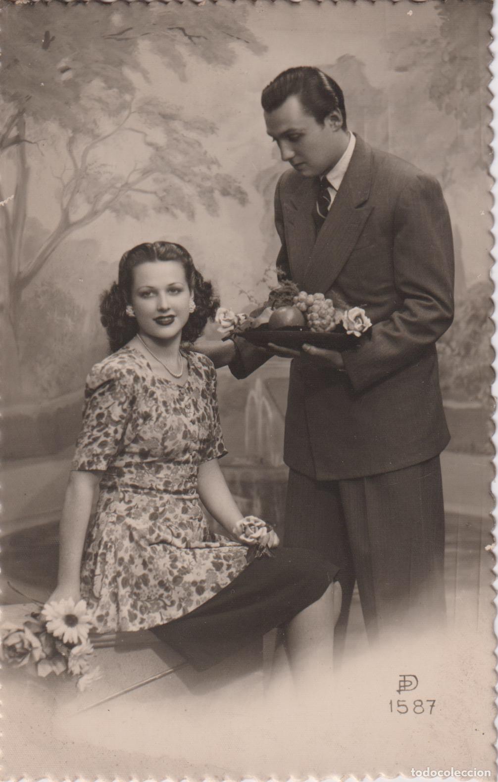 Postales: ANTIGUA POSTAL ROMANTICA PAREJA &ndash; EDITA PD 1587 &ndash; ESCRITA 1945