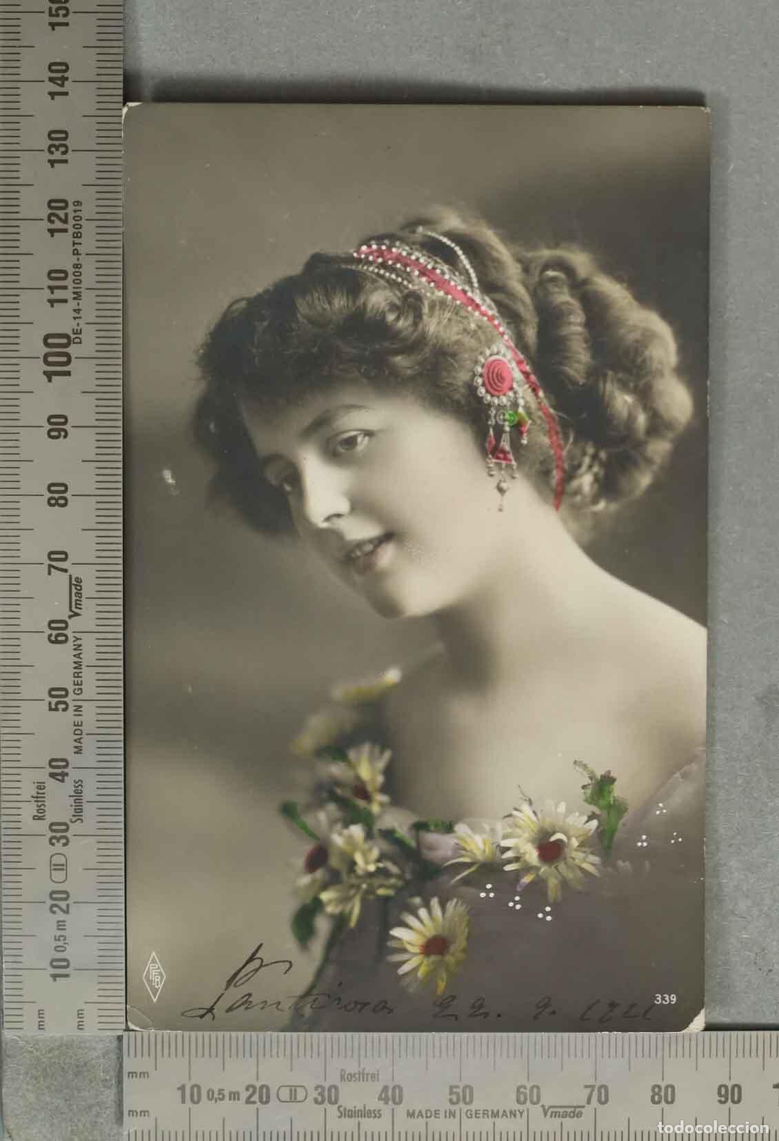 Postales: POSTAL. Retrato de mujer joven con peinado elegante y adornos florales