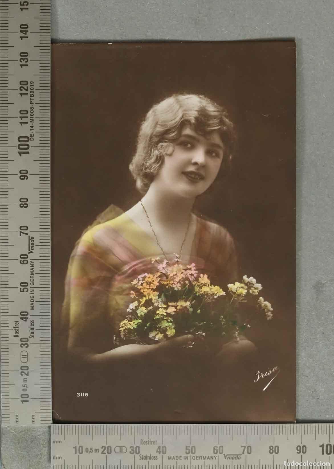 Postales: POSTAL. Retrato de mujer joven con ramo de flores -