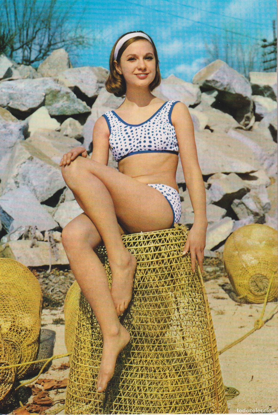 Postales: PRECIOSA MODELO EN EL PUERTO CON BIQUINI - EDITA RAKER 1066 - S/C