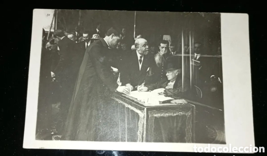 Postales: ESPA&Ntilde;A - INFANTA ISABEL DE BORB&Oacute;N &rdquo;LA CHATA&rdquo; - FIRMANDO EN UN ACTO - TARJETA POSTAL FOTOGR&Aacute;FICA