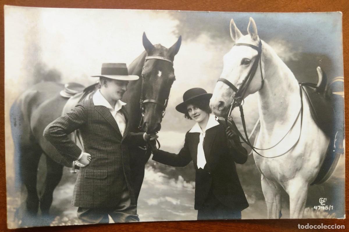 Postales: POSTAL PAREJA CON DOS CABALLOS FECHADA 1915 - GL CO. 4745/1