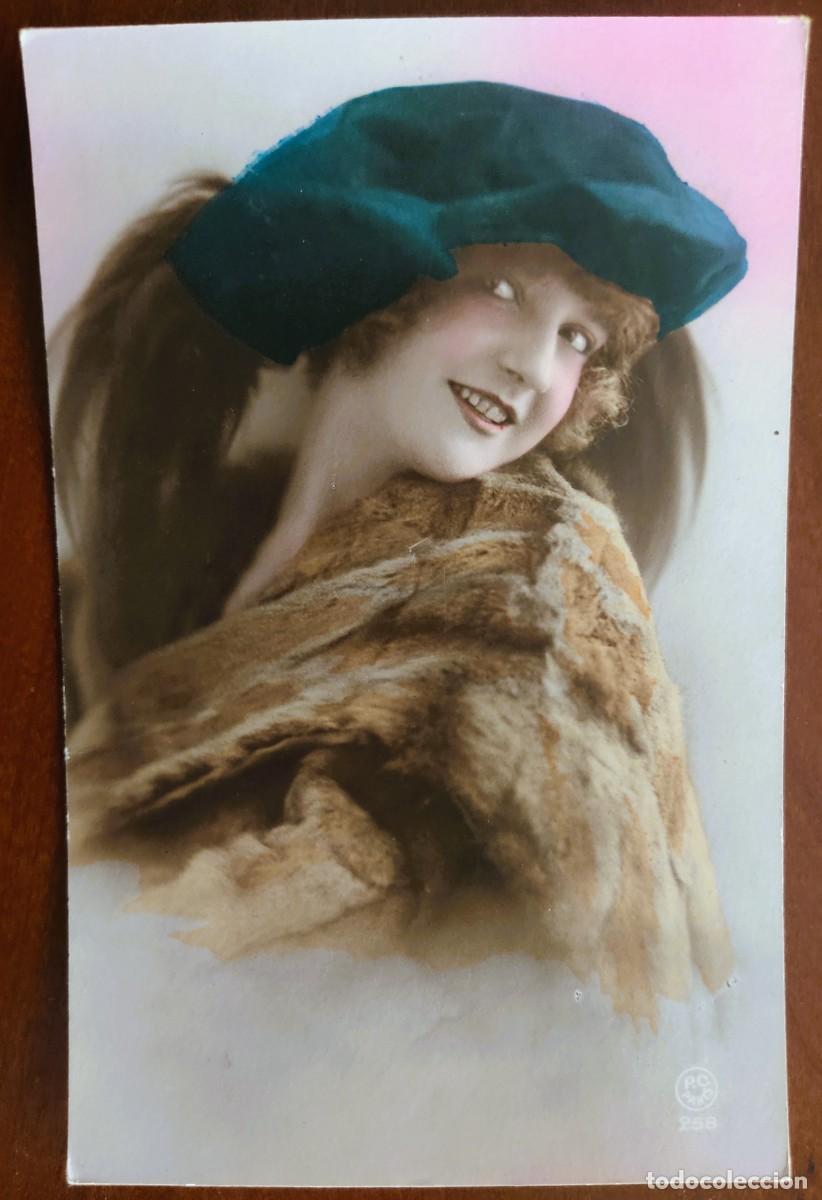 Postales: POSTAL COLOREADA DE UNA JOVEN - P.C. PARIS 258 - CIRCULADA A MANRESA A&Ntilde;O 1912
