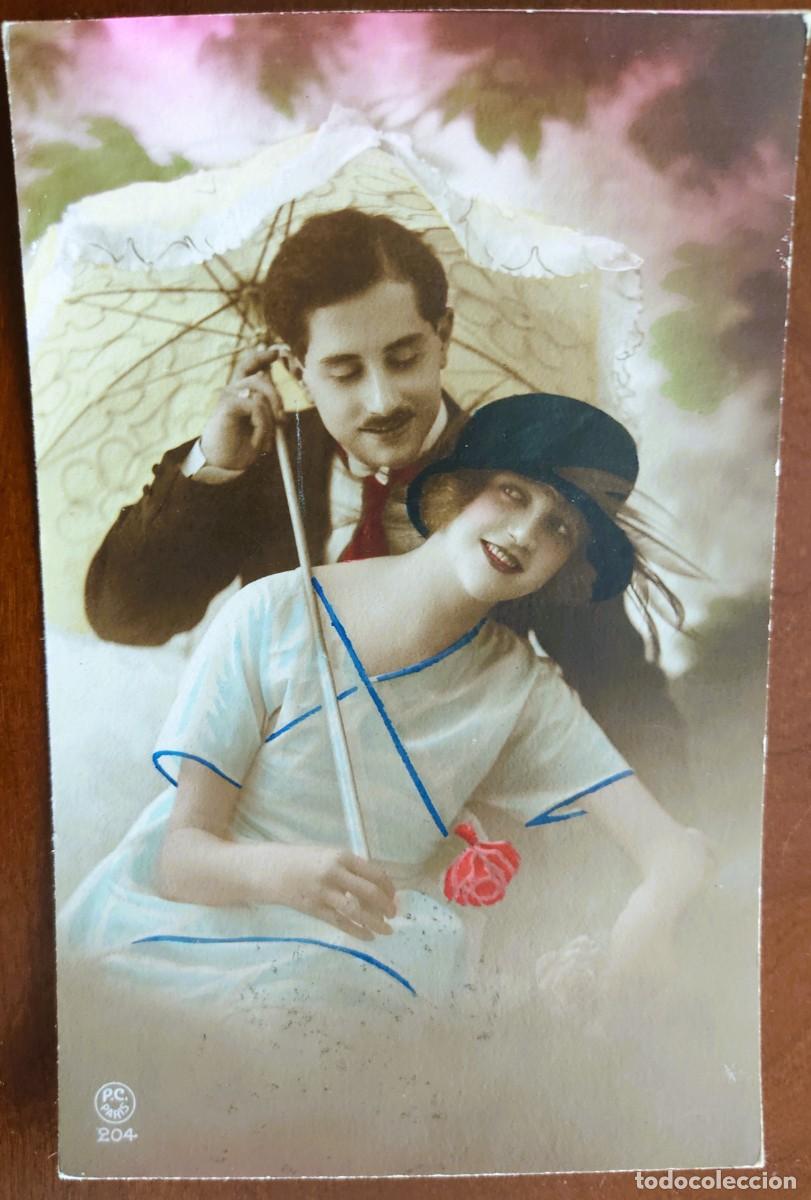 Postales: POSTAL COLOREADA DE UNA JOVEN PAREJA - P.C. PARIS 204 - CIRCULADA A MANRESA A&Ntilde;O 1920