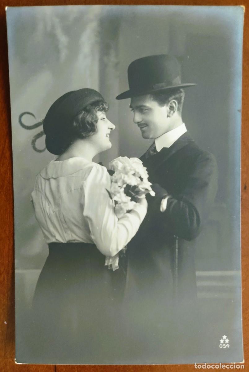 Postales: POSTAL DE UNA JOVEN PAREJA - TRES ESTRELLAS 054