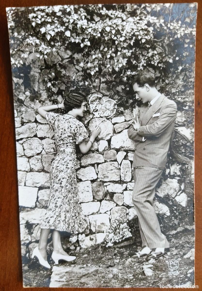 Postales: POSTAL DE UNA JOVEN PAREJA - P.C. PARIS 3705 - FECHADA 1935