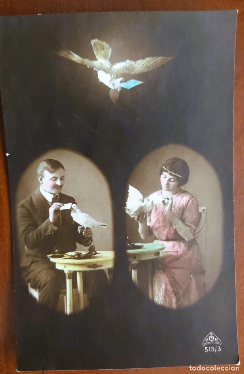 Postales: POSTAL COLOREADA DE UNA JOVEN PAREJA CON PALOMA - PTR 513/3 - FECHADA 1916