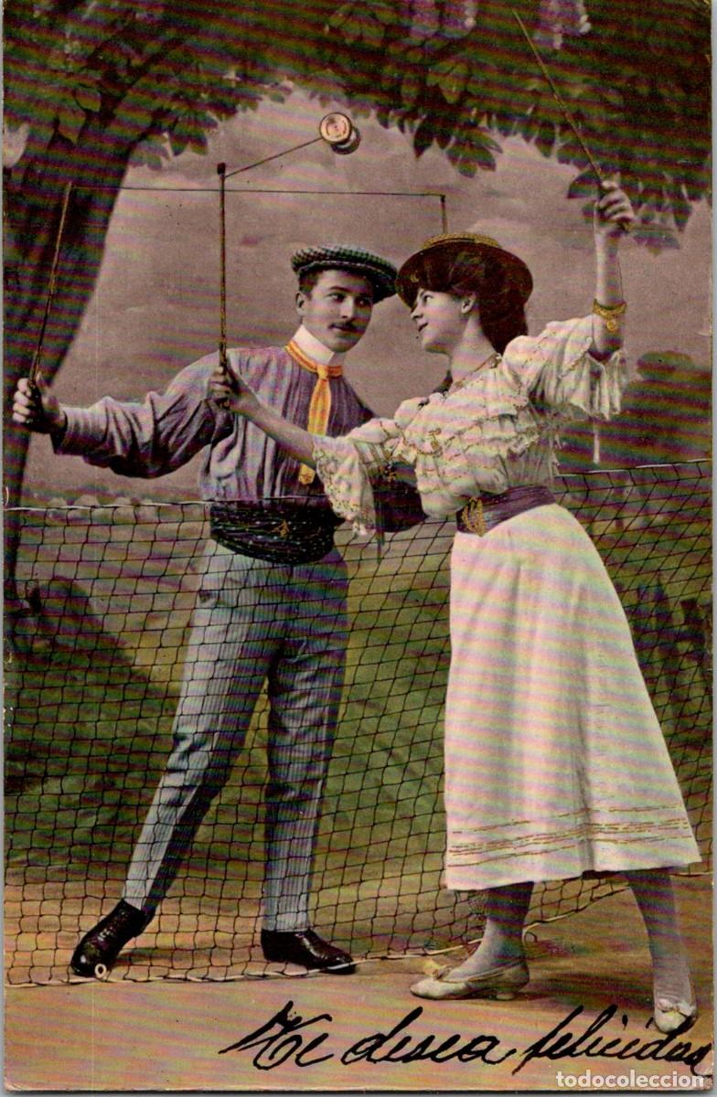 Postales: Enamorados - Jugando al Di&aacute;volo con Red - Reverso con Antiguo Sello de Procurador de Martos (Ja&eacute;n)
