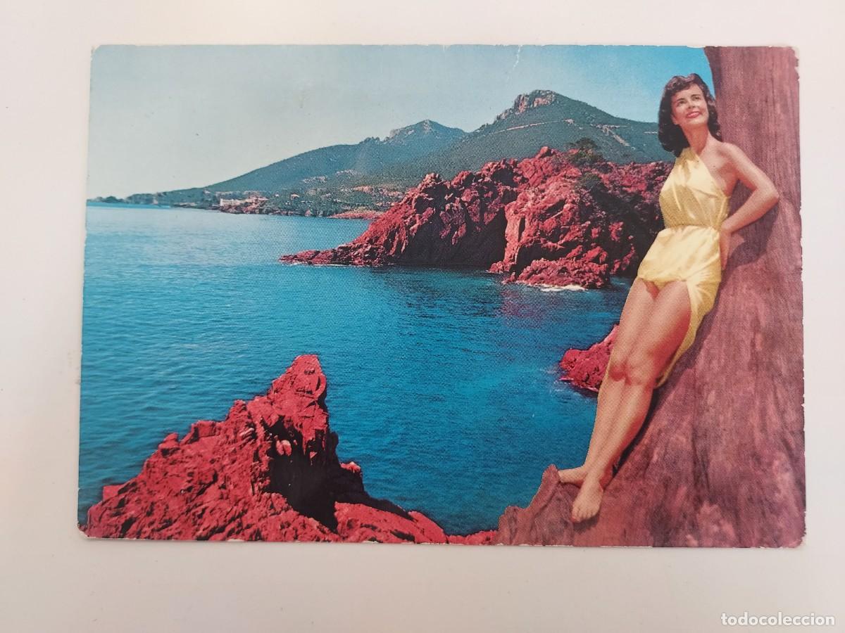 Postales: POSTAL VINTAGE CHICA POSANDO EN BA&Ntilde;ADOR EN EL MAR. LA CORNICHE D'OR. COSTA AZUL. S/C