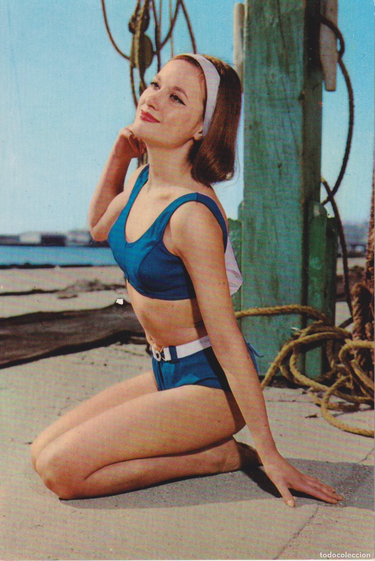 Postales: POSTAL MODELO POSANDO EN LA PLAYA CON BIQUINI - EDITA RAKER 1062 - S/C