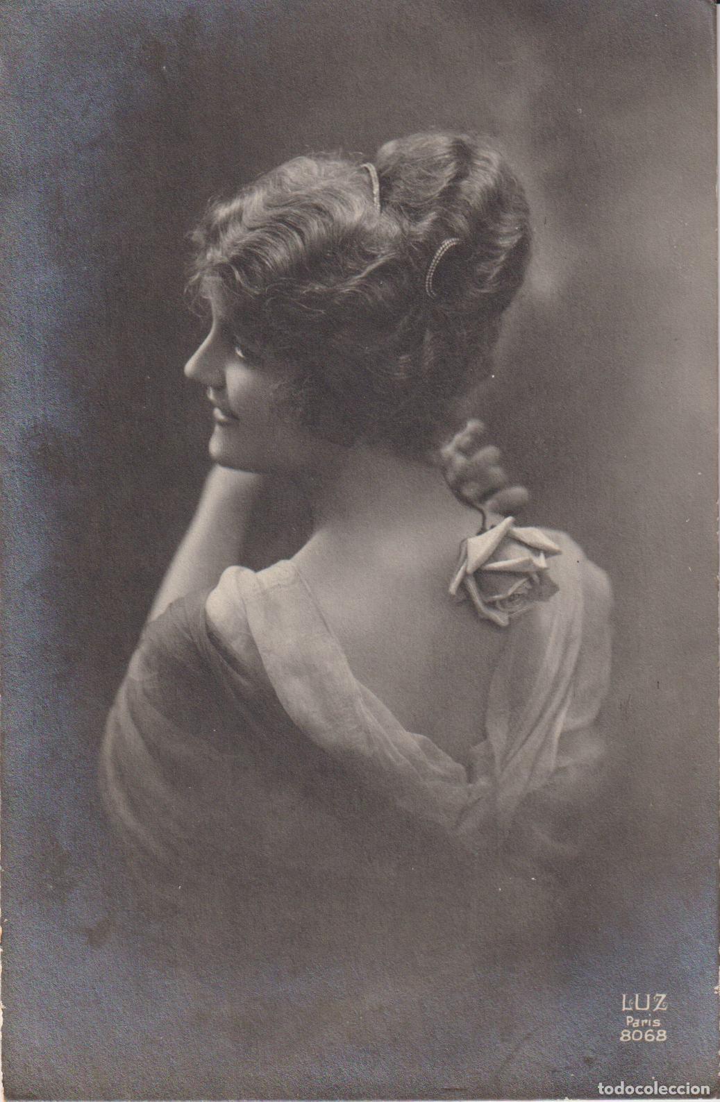 Postais: ANTIGUA POSTAL BELLE &Eacute;POQUE, MUJER POSANDO DE PERFIL &ndash; LUZ PARIS 8068 - ESCRITA