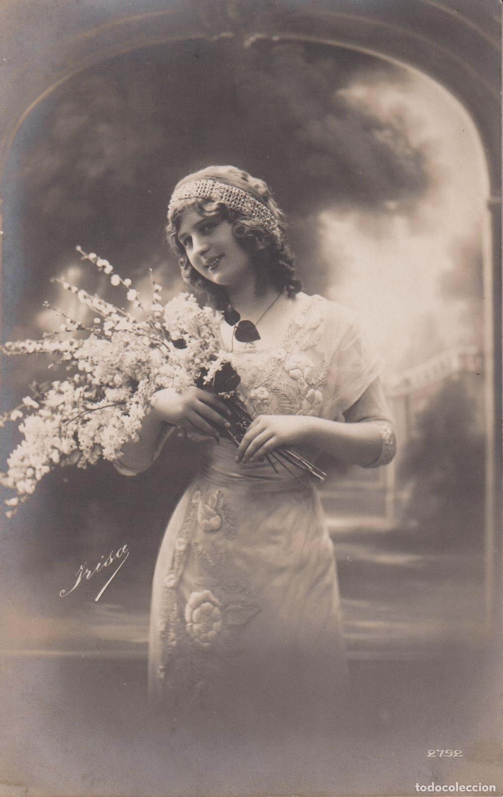 Postais: ANTIGUA POSTAL ROMANTICA, MUJER CON RAMO DE FLORES &ndash; IRISA 2792 - CIRCULADA