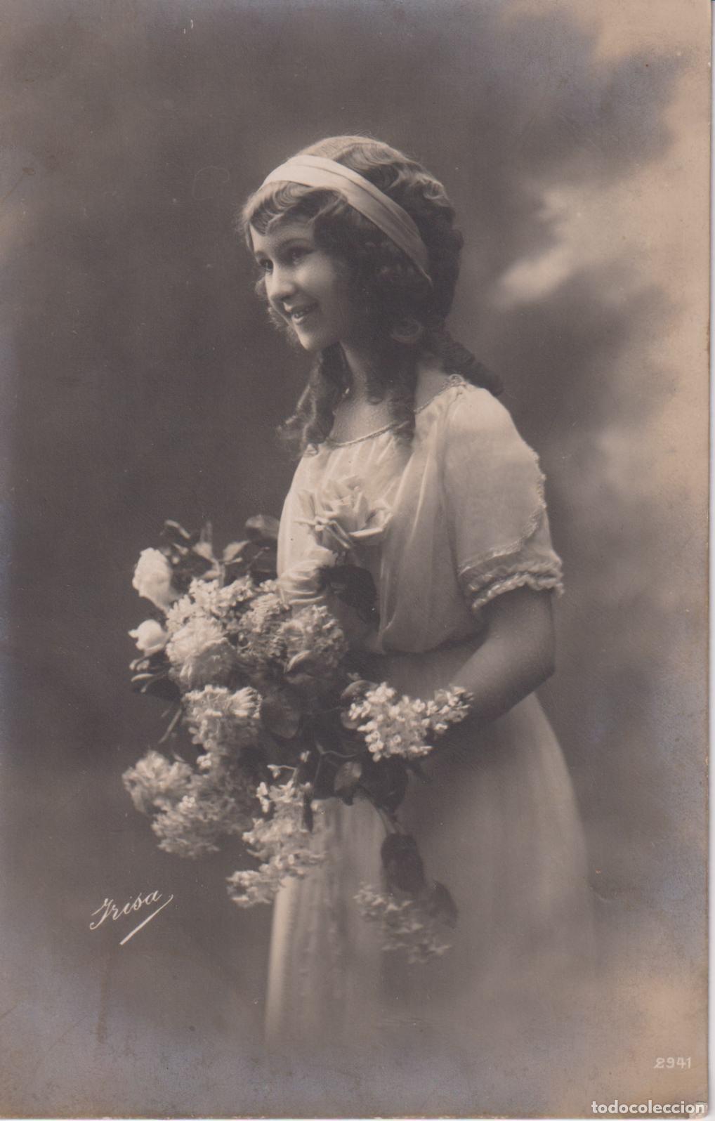 Postales: ANTIGUA POSTAL MODERNISTA, MUJER CON VESTIDO TIPO T&Uacute;NICA Y UN GRAN RAMO DE FLORES &ndash; CIRCULADA 1914