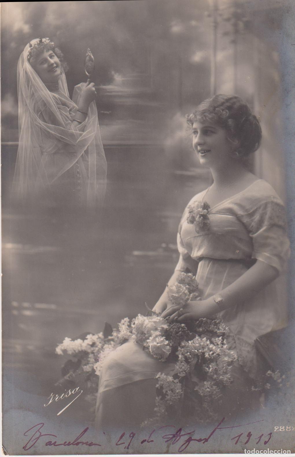 Postales: ANTIGUA POSTAL MODERNISTA, MUJER CON UN GRAN RAMO DE FLORES IRISA &ndash; CIRCULADA 1913