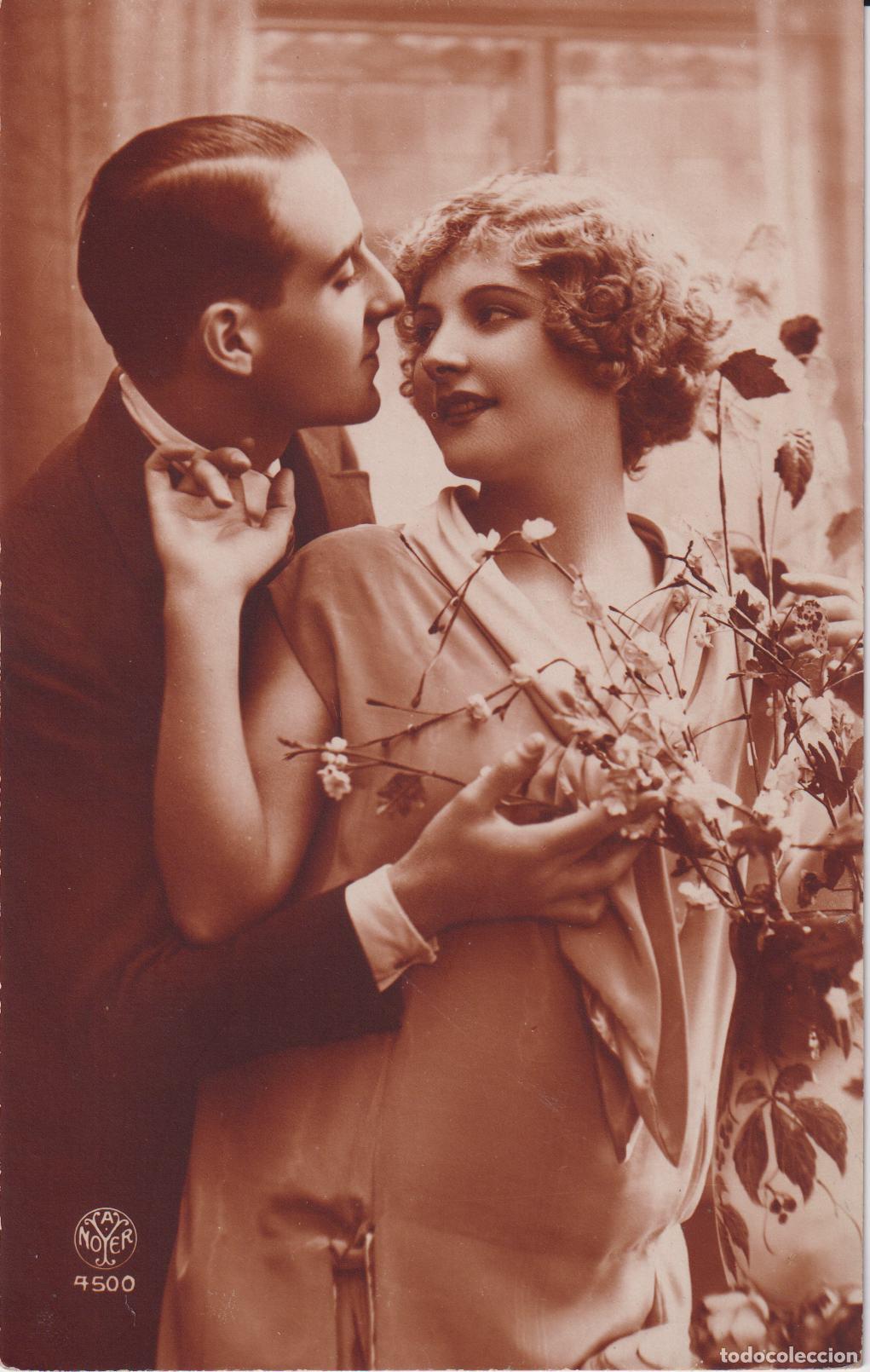 Postales: POSTAL ROM&Aacute;NTICA ANTIGUA COLOREADA - UNA MUJER SOSTIENE UN RAMO &ndash; ANOYER ESCRITA 1926