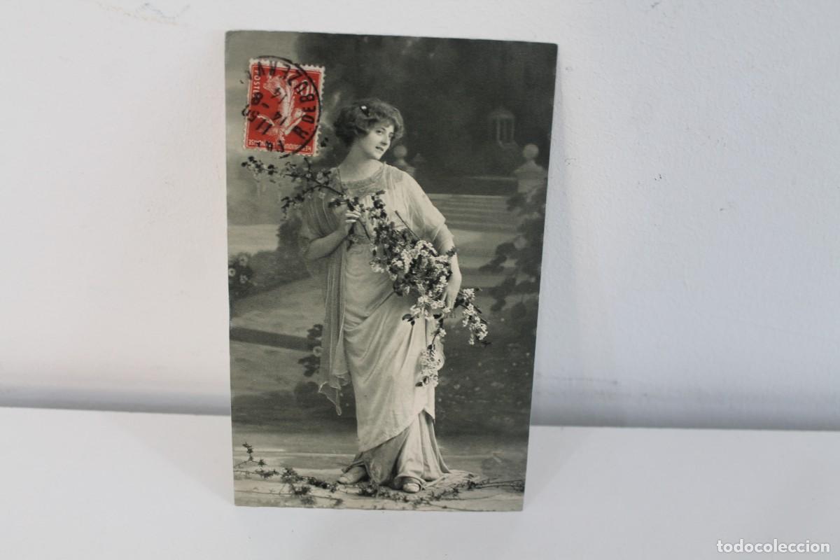 Postales: ANTIGUA POSTAL MODERNISTA 1914 MUJER CON FLORES PRIMERA GUERRA MUNDIAL