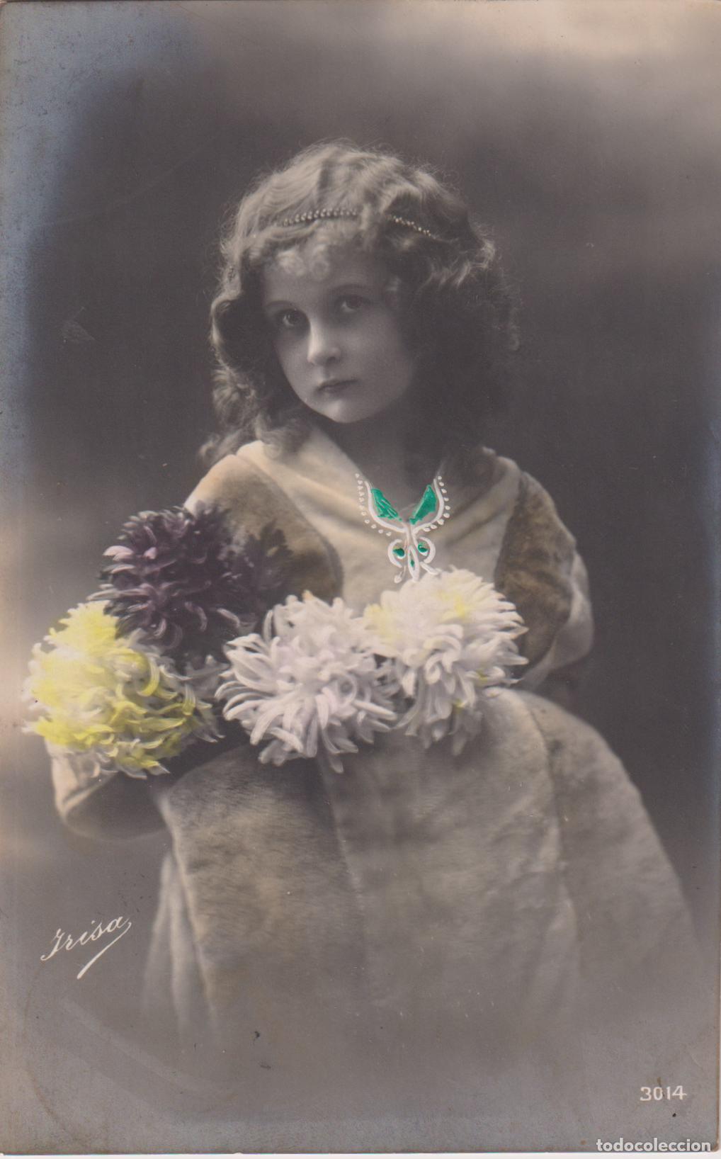 Postales: POSTAL ANTIGUA INICIOS SIGLO XX, NI&Ntilde;A CON CABELLO RIZADO Y UN RAMO DE FLORES &ndash; IRISA 3014 - CIRCULAD