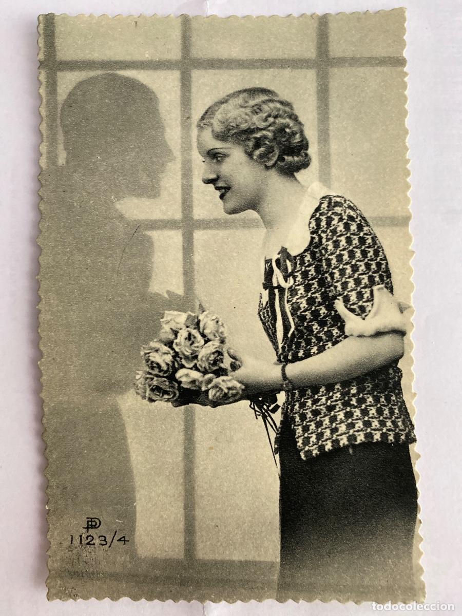 Postales: 1123/4 POSTALES MUJER CON FLOES