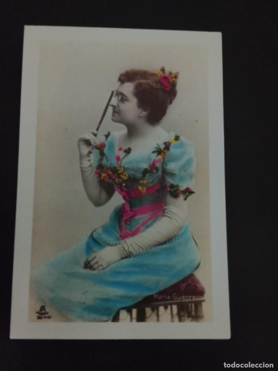 Postales: Postal Mujer con binoculares. Museo Municipal de Madrid