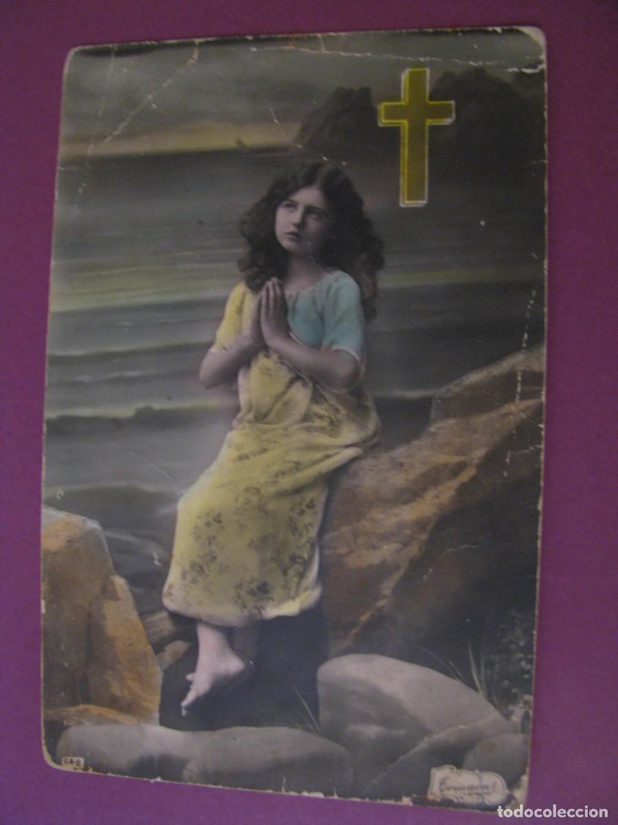 Postales: ANTIGUA POSTAL DE UNA NI&Ntilde;A REZANDO. TRIANONS 648. ESCRITA