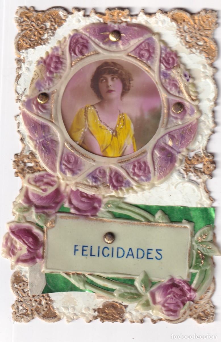 Cartoline: Bonita felicitaci&oacute;n en relieve Felicidades Mujer. Escrita en 1918 . Sin circular