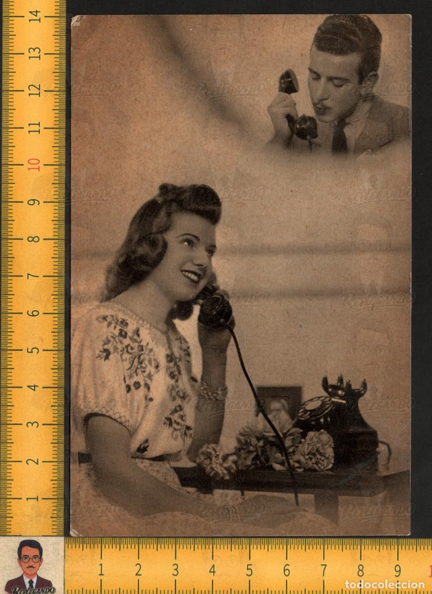 Cartoline: PAREJA ENAMORADOS HABLAN POR TEL&Eacute;FONO ANTIGUO - MUJER SONRIENTE HOMBRE TRAJE - POSTAL A&Ntilde;OS 50/60