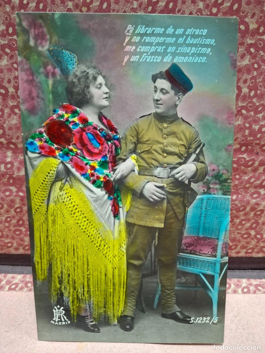 Postkarten: ANTIGUA POSTAL ROMANTICA MILITAR MANTILLA PEINETA ESPA&Ntilde;OLA