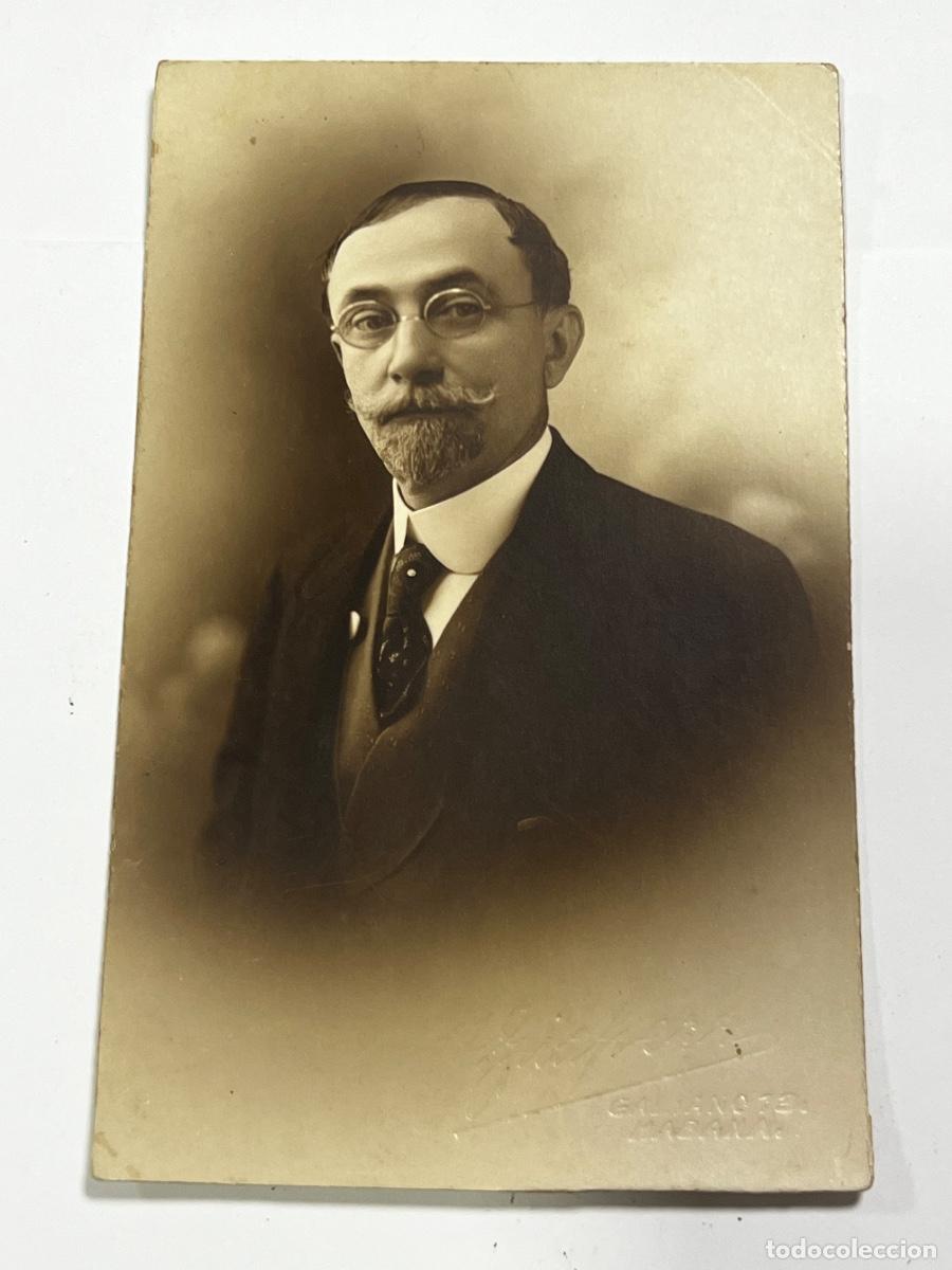 Postales: TARJETA POSTAL. CUBA. HOMBRE CON GAFAS EN TRAJE CHAQUETA. 1918.