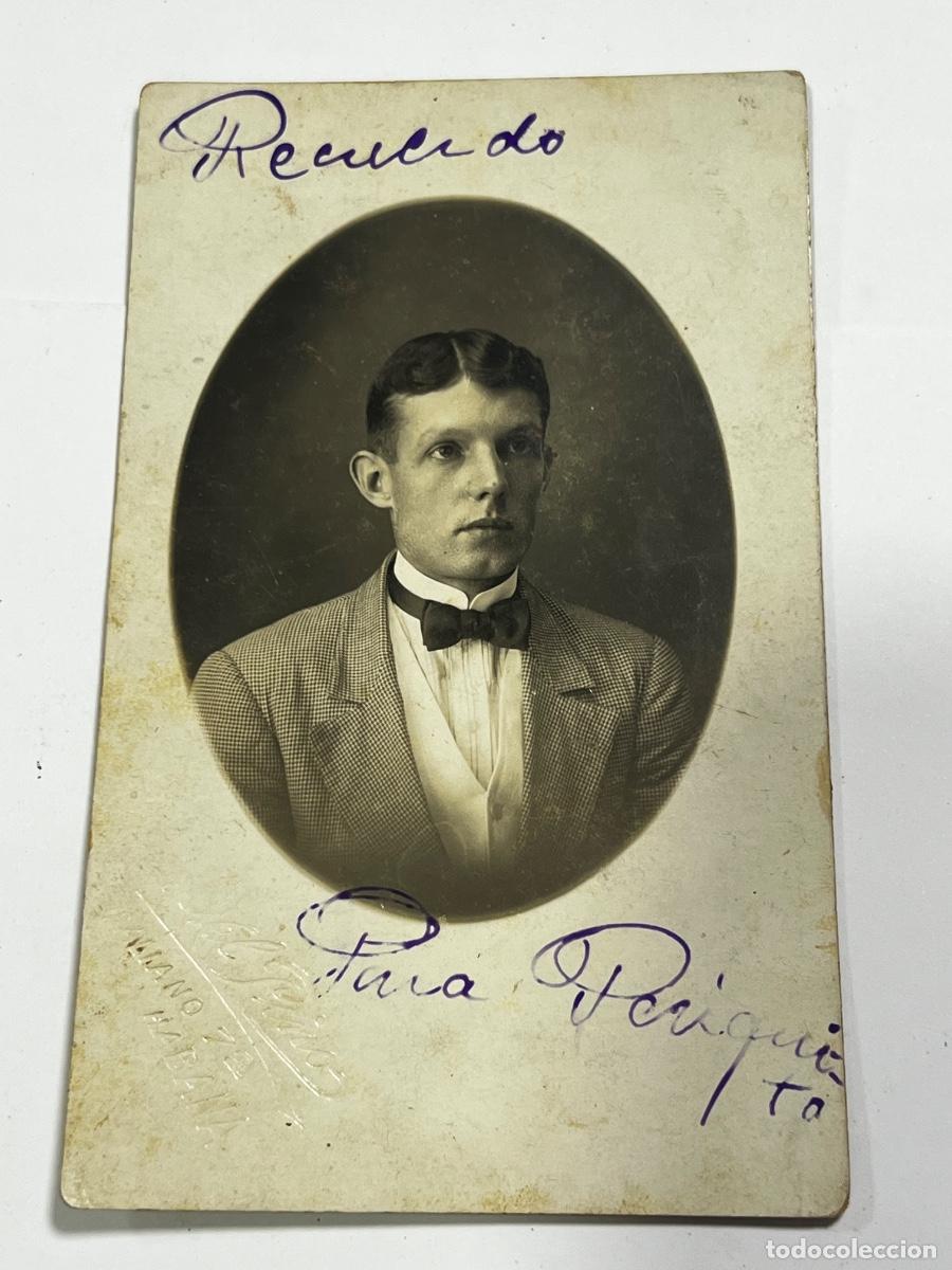 Postales: TARJETA POSTAL. CUBA. HOMBRE EN TRAJE CON PAJARITA. FOTOGRAFO DEL PINO. HABANA.