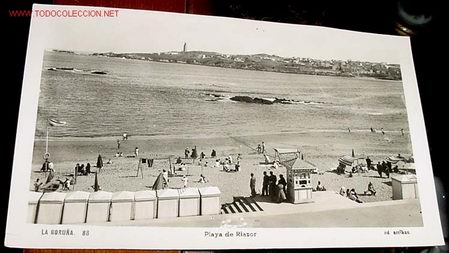 Postales: ANTIGUA POSTAL DE LA CORU&Ntilde;A - PLAYA DE RIAZOR - ED. ARRIBAS - Foto 1