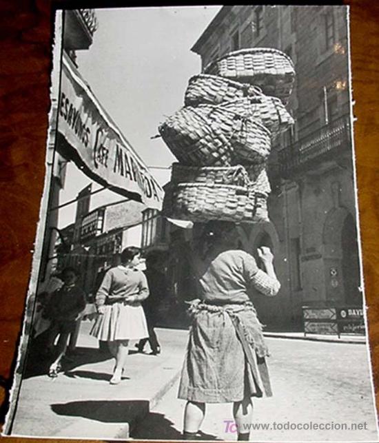 Postkarten: ANTIGUA FOTO POSTAL - TIPICAS DE GALICIA N&ordm; 202 - CESTAS, CESTAS &iexcl; - ED. ARTIGOT
