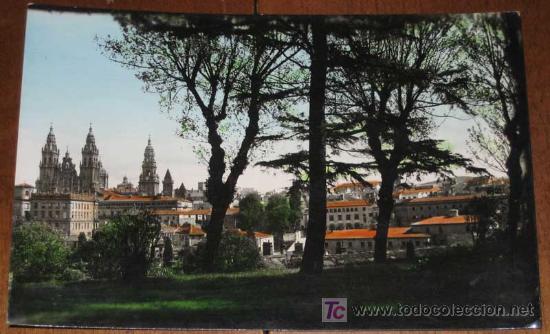 Postkarten: ANTIGUA FOTO POSTAL COLOREADA DE SANTIAGO DE COMPOSTELA - VISTA PARCIAL DESDE EL PASEO DE LA HERRADU