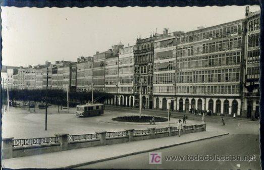 Postales: TARJETA POSTAL DE LA CORU&Ntilde;A, AVENIDA E LA MARINA - Foto 1