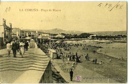 Postales: POSTAL LA CORU&Ntilde;A PLAYA DE RIAZOR CON GENTES DEL LUGAR - Foto 1
