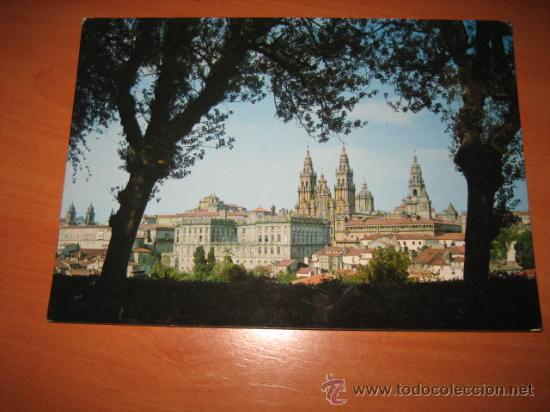 Postkarten: 3473.-SANTIAGO DE COMPOSTELA    LA CATEDRAL DESDE EL PASEO DE LA HERRADURA  POSTALES FAMA