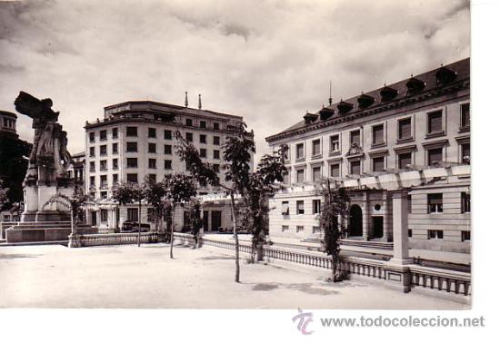 Postkarten: ORENSE.- GOBIERNO CIVIL Y MONUMENTO A LOS CAIDOS