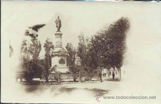 Postales: CORU&Ntilde;A.- ESTATUA DE DANIEL CARBALLO- FOTOGR&Aacute;FICA
