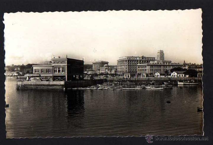 Postales: La Coru&ntilde;a. D&aacute;rsena. No circulada. - Foto 1