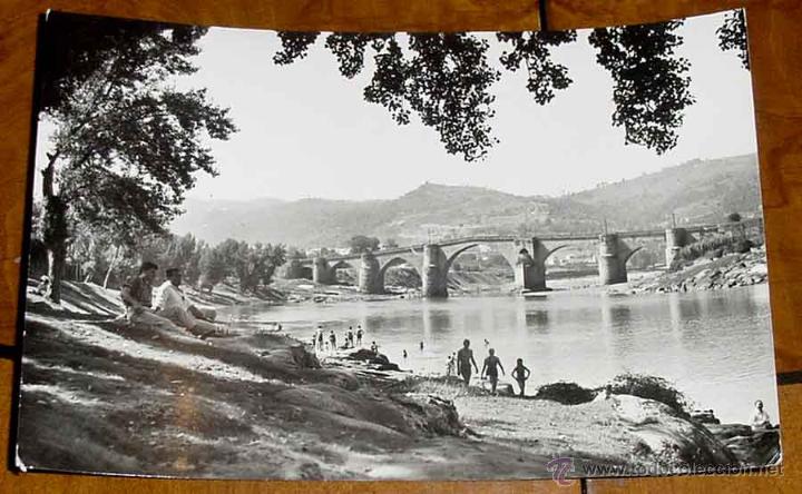 Cartes Postales: ANTIGUA FOTO POSTAL DE ORENSE, puente romano sobre el Mi&ntilde;o, ed. Exclusiva la Region, circulada en 19