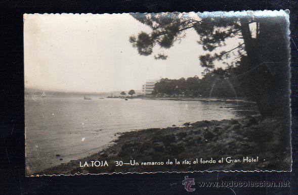 Postcards: TARJETA POSTAL DE LA TOJA - UN REMANSO DE LA RIA; AL FONDO EL GRAN HOTEL. 30. EDICIONES POLIGRAFICA