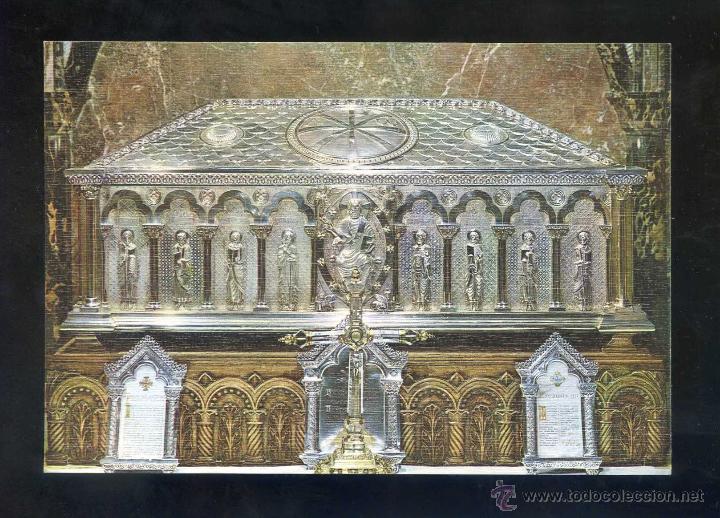 Postcards: Santiago de Compostela *Catedral...* Ed. Arribas n&ordm; 2044. Gofrada. Nueva.