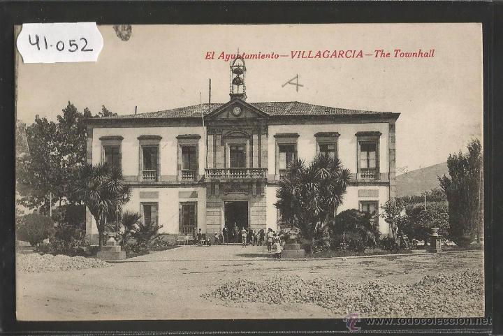 Postcards: VILLAGARCIA - EL AYUNTAMIENTO - ED&middot; LUIS BOUZA TRILLO - (41052)