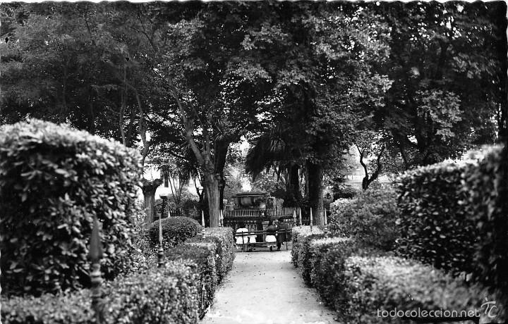 Postales: LA CORU&Ntilde;A.- JARDIN DE SAN CARLOS Y TUMBA DEL GENERAL SIR JHON MOORE