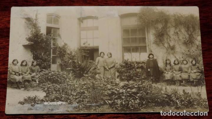 Postales: FOTO POSTAL DE ALUMNAS DE COLEGIO EN LA CORU&Ntilde;A, A&Ntilde;OS 20, NO CIRCULADA.