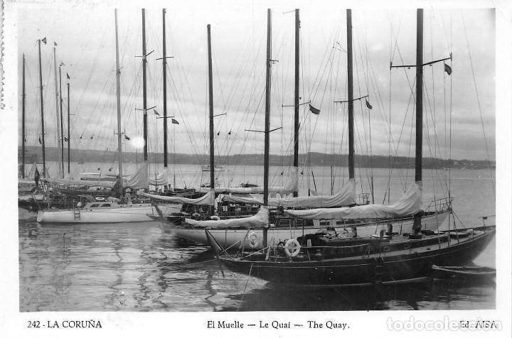 Postales: LA CORU&Ntilde;A.- EL MUELLE
