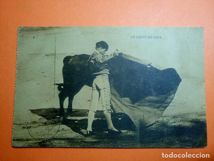 Postales: ANTIGUA POSTAL. CORRIDA DE TOROS. UN LANCE DE CAPA. - Foto 1