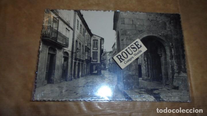 Postales: 24 - SANTIAGO DE COMPOSTELA - RUA NUEVA , L. ROISIN - 15X9,5 CM.