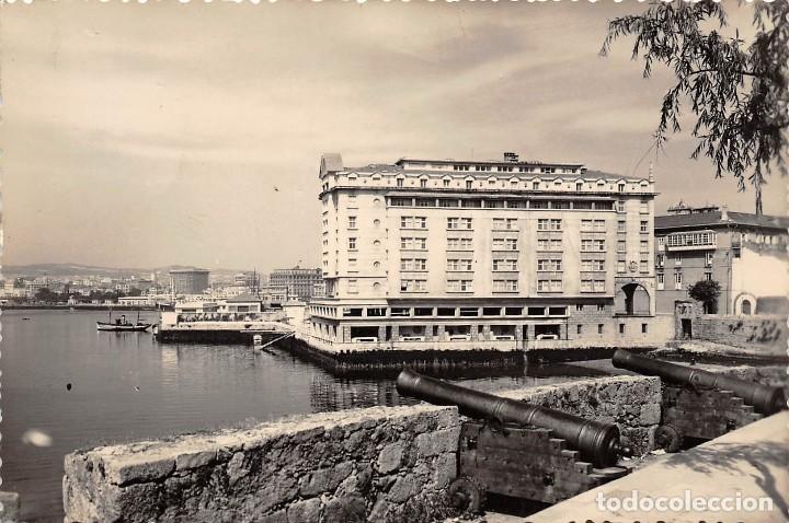 Postales: LA CORU&Ntilde;A.- D&Aacute;RSENA Y H. FINISTERRE